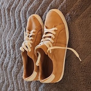 Old Navy Court Sneaker in Caramel Size 8